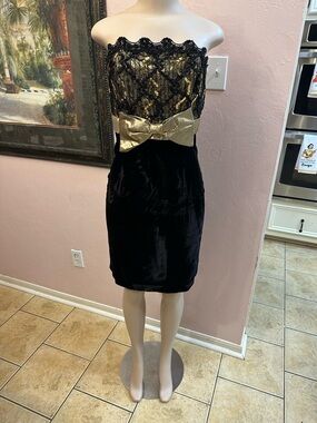 Dave & Johnny Elegant Black and Gold Dress